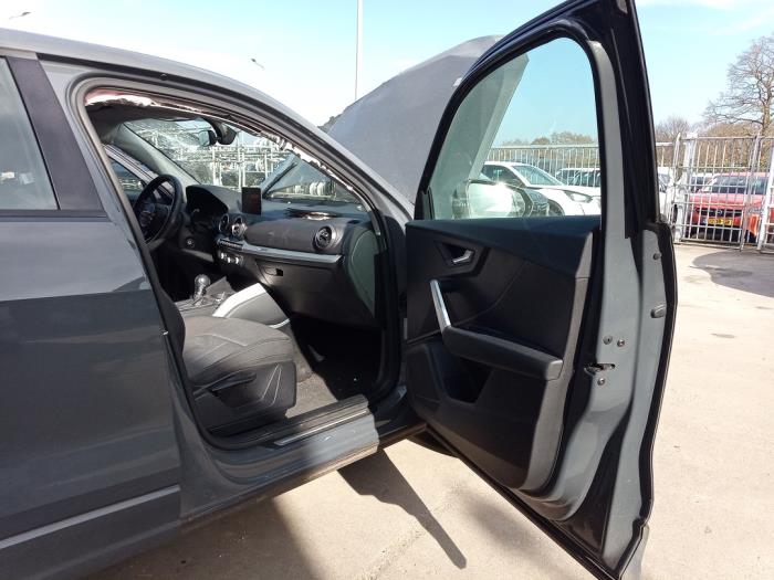 Audi Q2 1.0 30 TFSI 12V Samochód złomowany (2019, Szary)