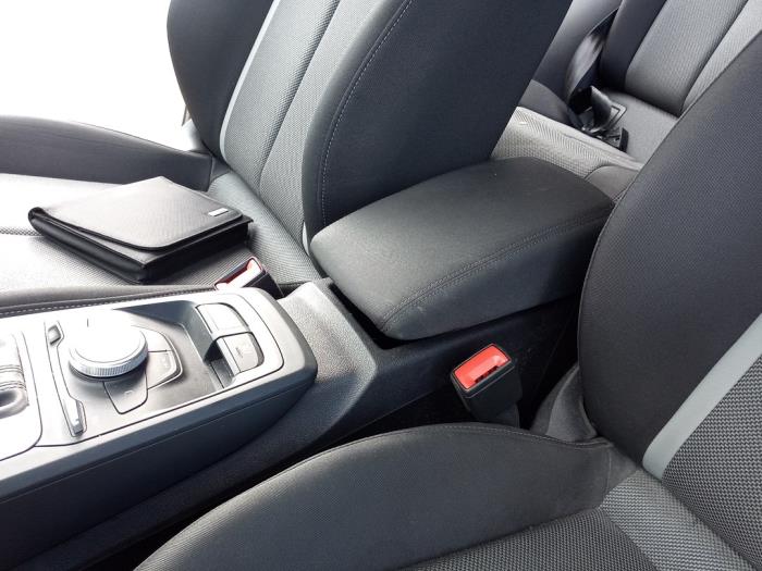 Audi Q2 1.0 30 TFSI 12V Samochód złomowany (2019, Szary)