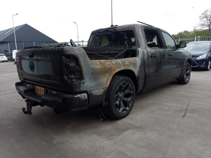 Dodge 1500 Crew Cab 5.7 Hemi V8 4x4 Épave (2021, Noir)
