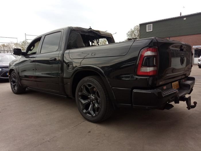 Dodge 1500 Crew Cab 5.7 Hemi V8 4x4 Épave (2021, Noir)