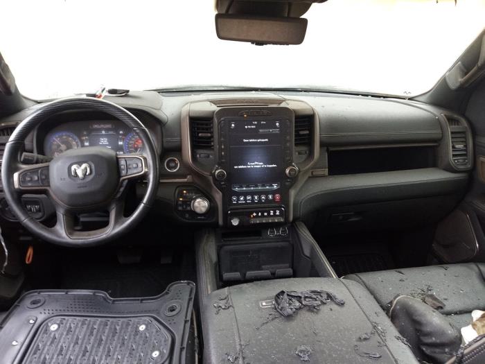 Dodge 1500 Crew Cab 5.7 Hemi V8 4x4 Épave (2021, Noir)