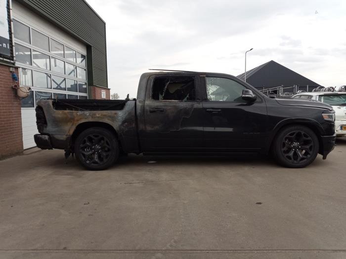 Dodge 1500 Crew Cab 5.7 Hemi V8 4x4 Épave (2021, Noir)