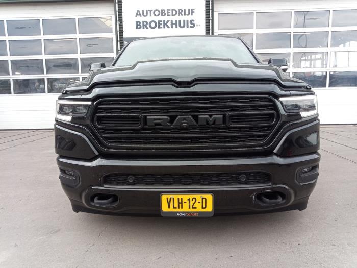 Dodge 1500 Crew Cab 5.7 Hemi V8 4x4 Épave (2021, Noir)