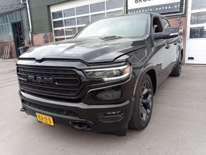 Dodge 1500 Crew Cab 5.7 Hemi V8 4x4 Épave (2021, Noir)