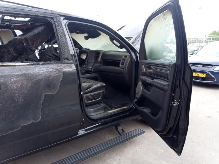 Dodge 1500 Crew Cab 5.7 Hemi V8 4x4 Épave (2021, Noir)