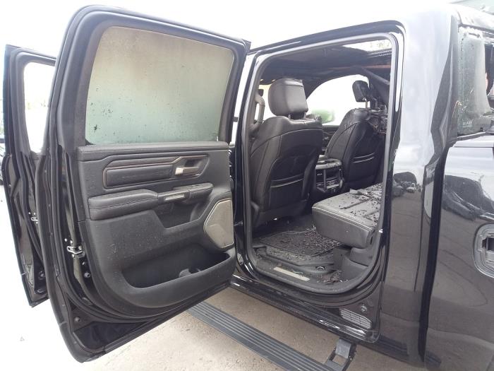 Dodge 1500 Crew Cab 5.7 Hemi V8 4x4 Épave (2021, Noir)