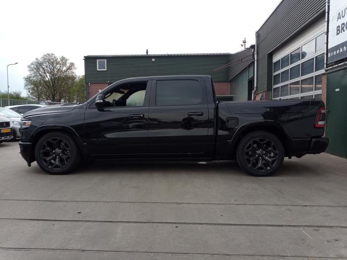 Dodge 1500 Crew Cab 5.7 Hemi V8 4x4 Épave (2021, Noir)