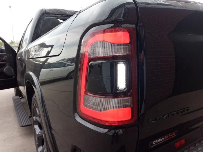 Dodge 1500 Crew Cab 5.7 Hemi V8 4x4 Épave (2021, Noir)