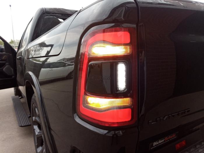 Dodge 1500 Crew Cab 5.7 Hemi V8 4x4 Épave (2021, Noir)