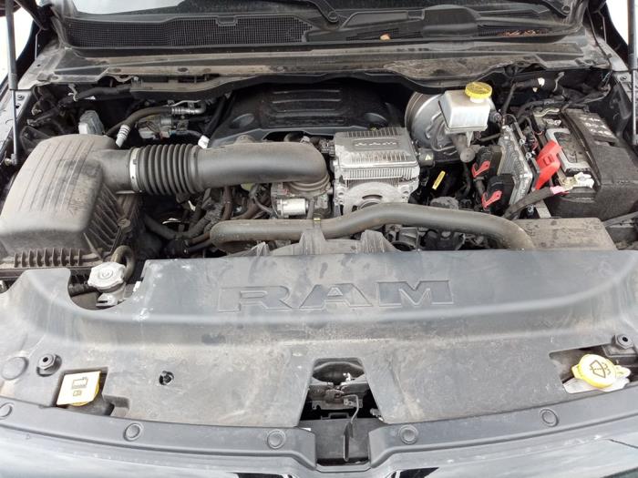 Dodge 1500 Crew Cab 5.7 Hemi V8 4x4 Épave (2021, Noir)