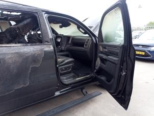 Dodge 1500 Crew Cab 5.7 Hemi V8 4x4 Épave (2021, Noir)