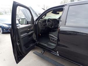 Dodge 1500 Crew Cab 5.7 Hemi V8 4x4 Épave (2021, Noir)