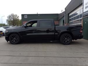 Dodge 1500 Crew Cab 5.7 Hemi V8 4x4 Épave (2021, Noir)