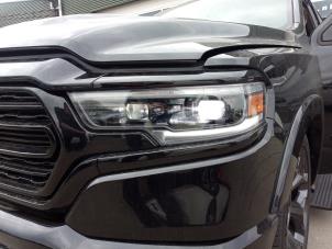 Dodge 1500 Crew Cab 5.7 Hemi V8 4x4 Épave (2021, Noir)