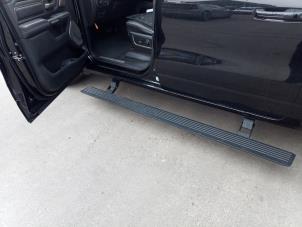 Dodge 1500 Crew Cab 5.7 Hemi V8 4x4 Épave (2021, Noir)