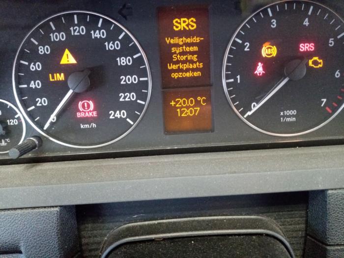 Mercedes A 1.5 A-160 Épave (2009, Brun)