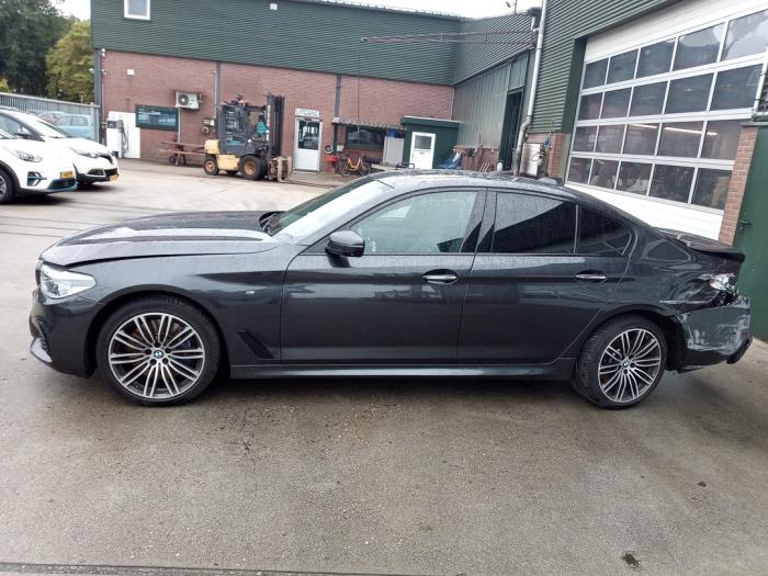 BMW 5 serie 540i 3.0 TwinPower Turbo 24V Épave (2018, Gris)
