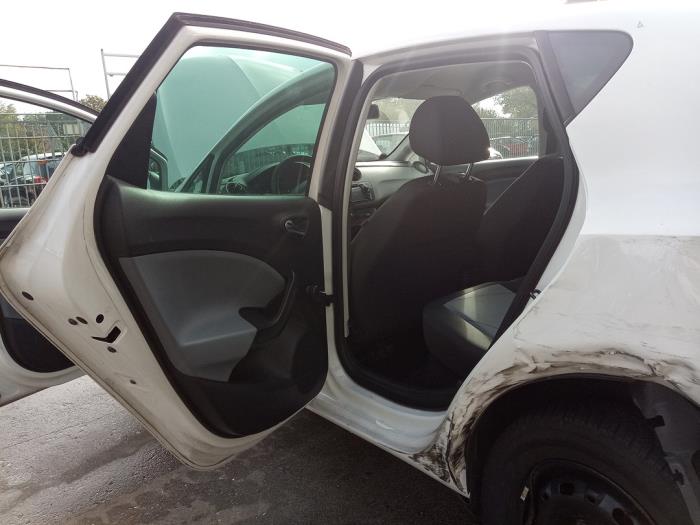 Seat Ibiza IV 1.4 16V Épave (2012, Blanc)