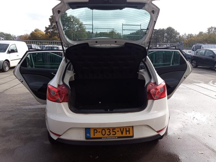 Seat Ibiza IV 1.4 16V Épave (2012, Blanc)
