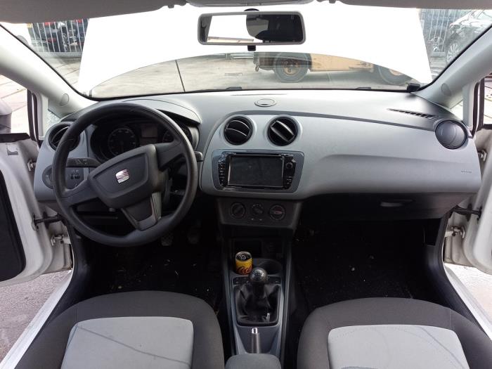 Seat Ibiza IV 1.4 16V Épave (2012, Blanc)