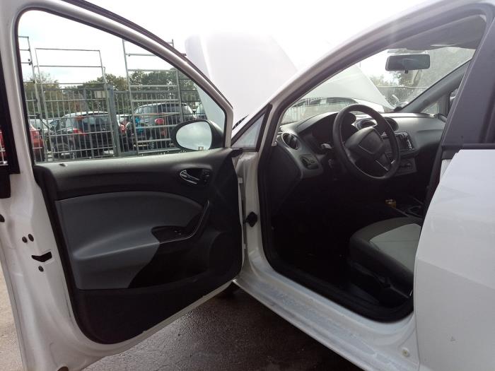 Seat Ibiza IV 1.4 16V Épave (2012, Blanc)