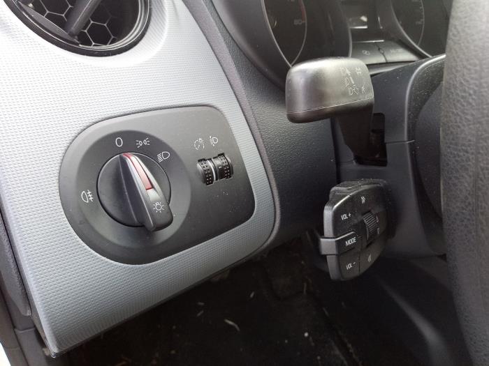 Seat Ibiza IV 1.4 16V Épave (2012, Blanc)