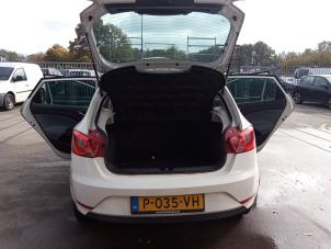 Seat Ibiza IV 1.4 16V Épave (2012, Blanc)