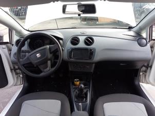 Seat Ibiza IV 1.4 16V Épave (2012, Blanc)