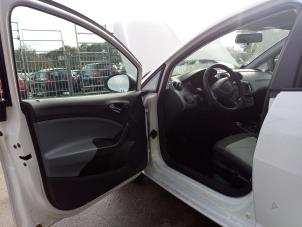 Seat Ibiza IV 1.4 16V Épave (2012, Blanc)