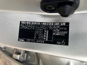 Toyota Corolla 1.6 16V VVT-i Épave (2005, Gris)