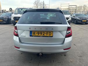 Skoda Fabia III Combi 1.0 TSI 12V Épave (2020, Gris)