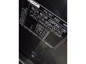Mazda CX-80 2.5 E-SkyActiv PHEV AWD Samochód złomowany (2024, Szary)