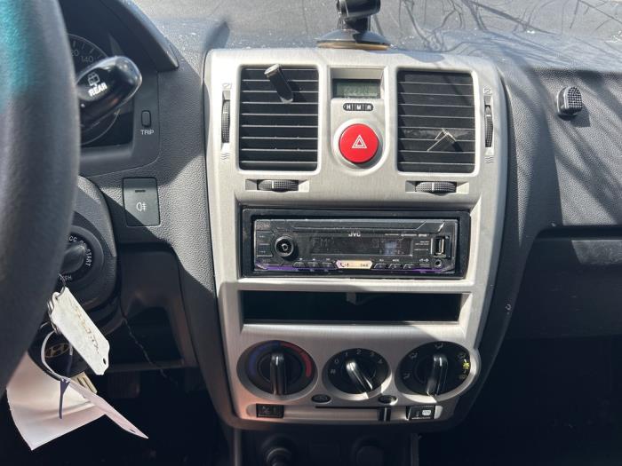 Hyundai Getz 1.4i 16V Épave (2008, Noir)