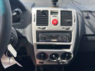 Hyundai Getz 1.4i 16V Épave (2008, Noir)