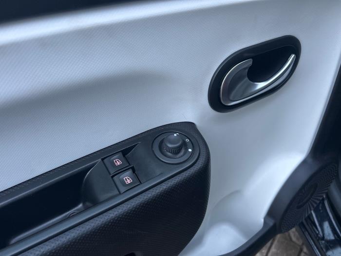 Renault Twingo III 1.0 SCe 75 12V Samochód złomowany (2020, Czarny)