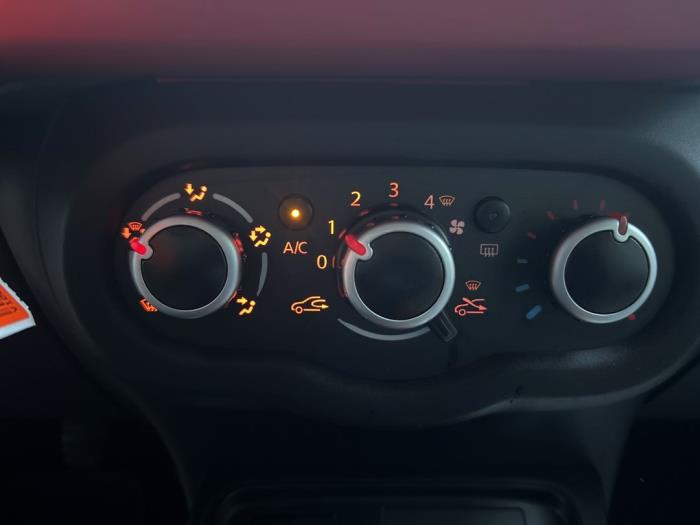 Renault Twingo III 1.0 SCe 75 12V Samochód złomowany (2020, Czarny)