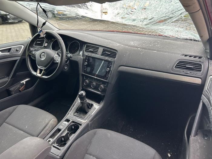 Volkswagen Golf VII 1.0 TSI 12V Épave (2017, Rouge)