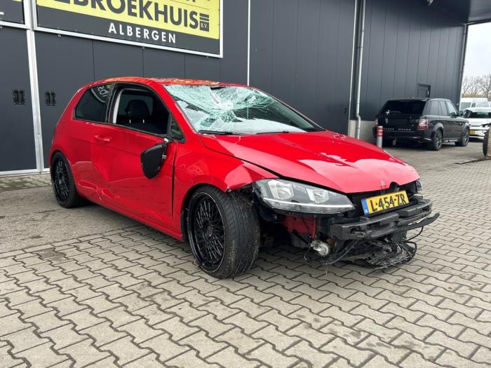 Volkswagen Golf VII 1.0 TSI 12V Épave (2017, Rouge)