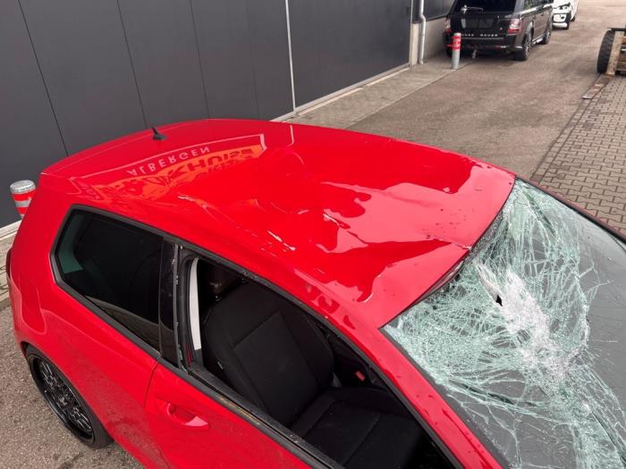 Volkswagen Golf VII 1.0 TSI 12V Épave (2017, Rouge)