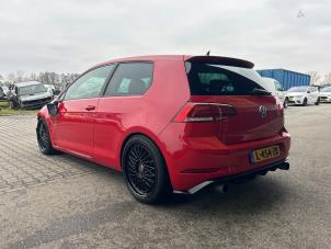 Volkswagen Golf VII 1.0 TSI 12V Épave (2017, Rouge)