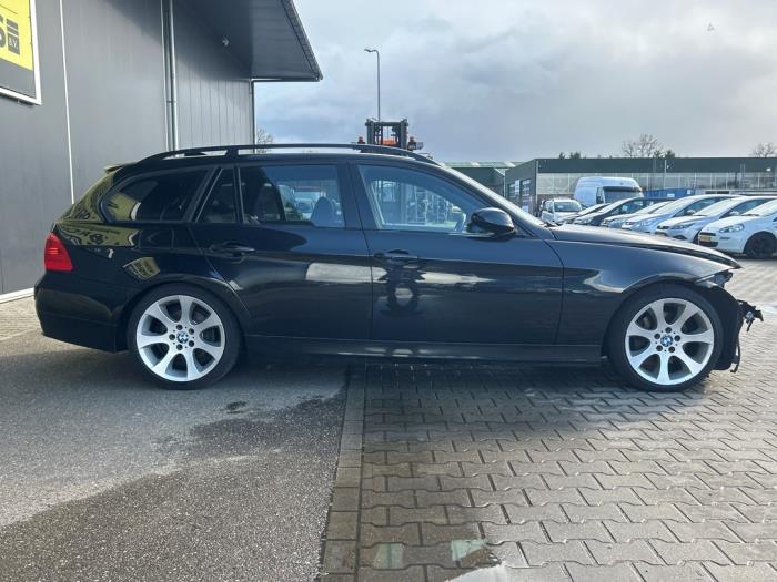 BMW 3 serie Touring 325i 24V Épave (2008, Noir)