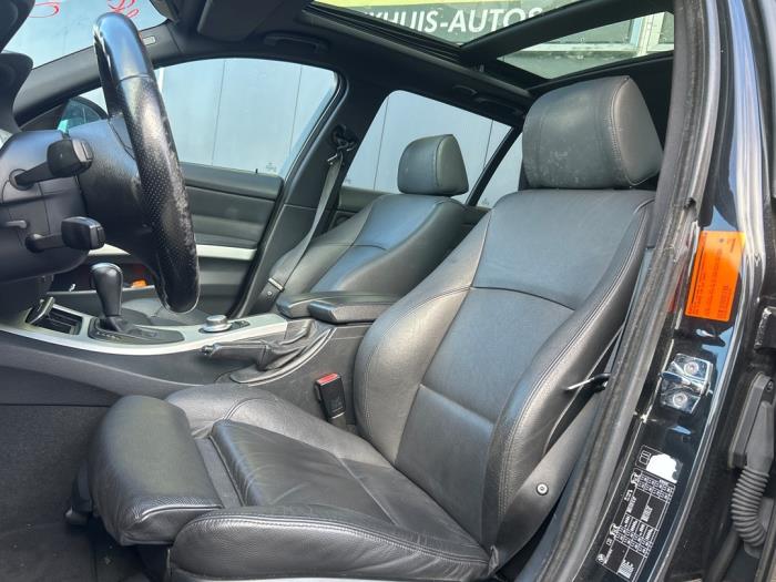 BMW 3 serie Touring 325i 24V Épave (2008, Noir)