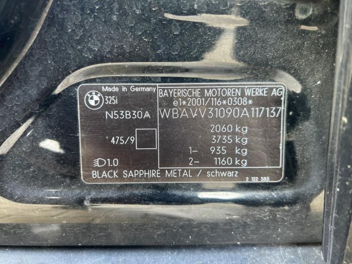 BMW 3 serie Touring 325i 24V Épave (2008, Noir)
