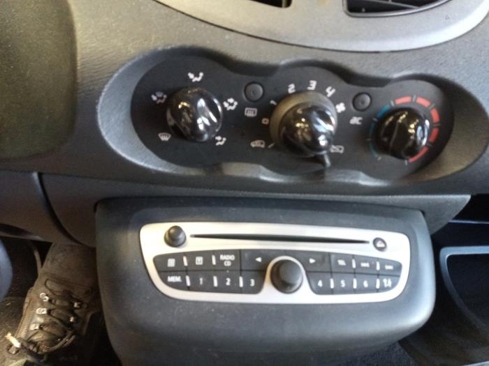 Renault Twingo II 1.2 16V Samochód złomowany (2011, Szary)
