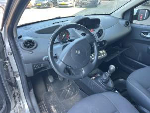 Renault Twingo II 1.2 16V Samochód złomowany (2011, Szary)