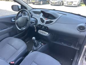 Renault Twingo II 1.2 16V Samochód złomowany (2011, Szary)