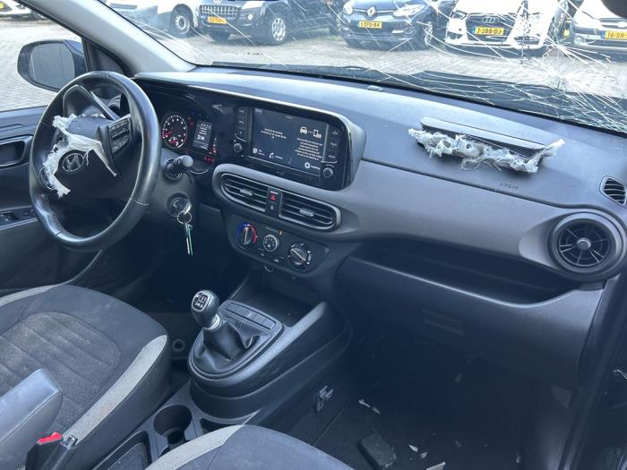 Hyundai i10 1.0 12V Épave (2021, Gris)