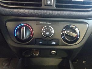 Hyundai i10 1.0 12V Épave (2021, Gris)
