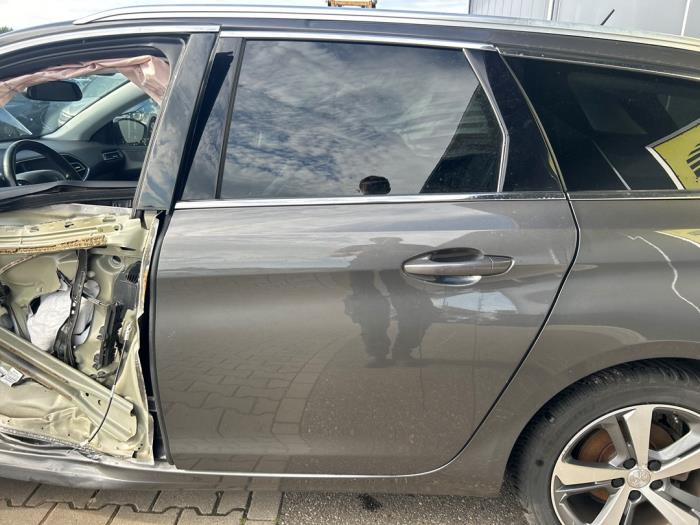 Peugeot 308 SW 1.2 12V e-THP PureTech 130 Vehículo de desguace (2018, Gris)