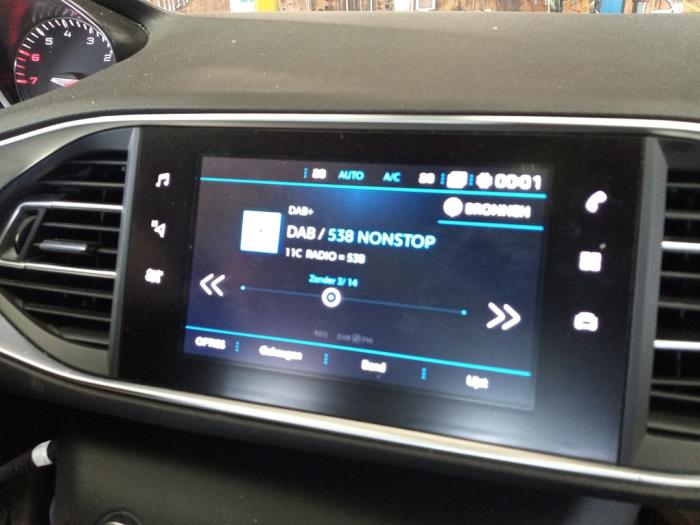 Peugeot 308 SW 1.2 12V e-THP PureTech 130 Vehículo de desguace (2018, Gris)